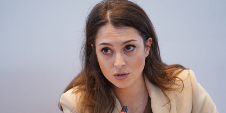 Xhelili-Sveçles: Të korruptuar jeni e të tillë do t’iu mbajmë mend, nuk ju ka mbetur gjatë