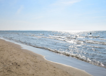 Vdes një 67-vjeçare në plazhin e Durrësit