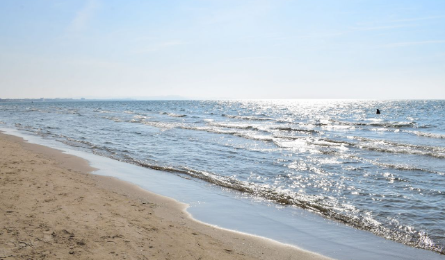 Vdes një 67-vjeçare në plazhin e Durrësit