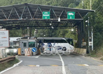 Autobusit me udhëtar i ndalohet hyrja në Serbi, përmes pikës kufitare në Bërnjak