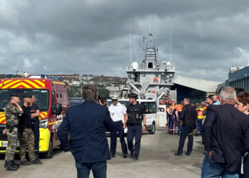 Të paktën 12 emigrantë të mbytur pas fundosjes së anijes në Kanalin Anglez