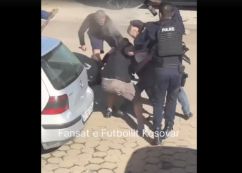 Në prezencë të Policisë rrih en tifozët e Fushë-Kosovës dhe të Vushtrrisë
