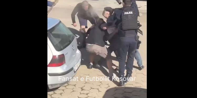 Në prezencë të Policisë rrih en tifozët e Fushë-Kosovës dhe të Vushtrrisë