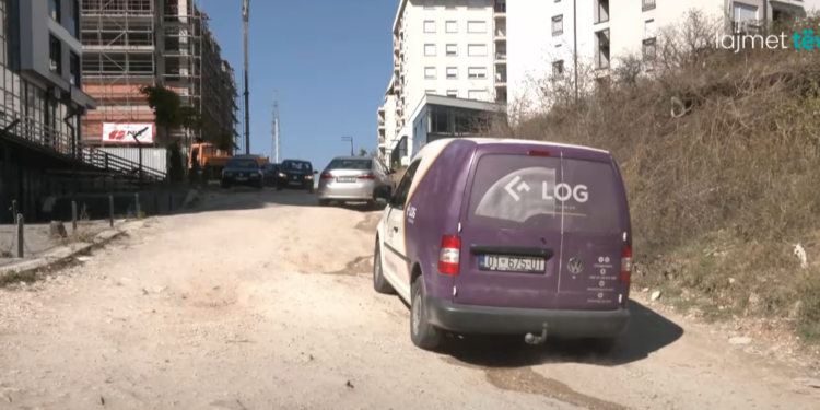 Rruga e dëmtuar në “Emshir”, telash për banorët