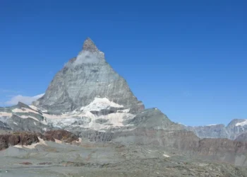 Zvicra dhe Italia rishikojnë kufirin për shkak të shkrirjes së akullnajave