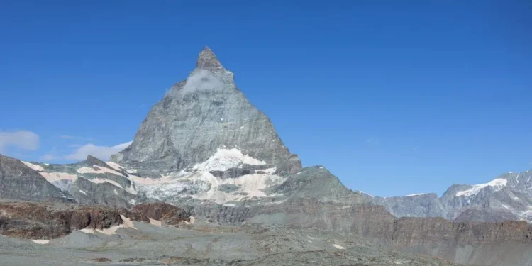 Zvicra dhe Italia rishikojnë kufirin për shkak të shkrirjes së akullnajave