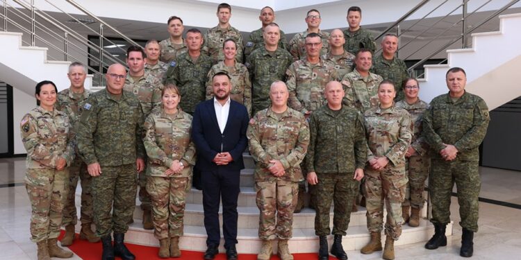 Delegacioni i Gardë së IOWA-s në Kosovë për të diskutuar prioritetet tri vjeçare me FSK-në