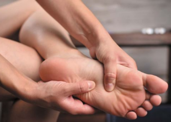 Pse na bien ngërç këmbët?