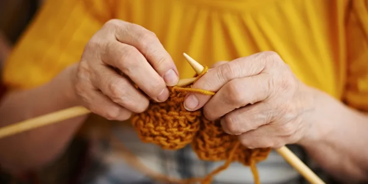 Bërja e arteve dhe veprave artizanale përmirëson shëndetin mendor po aq sa të kesh një punë