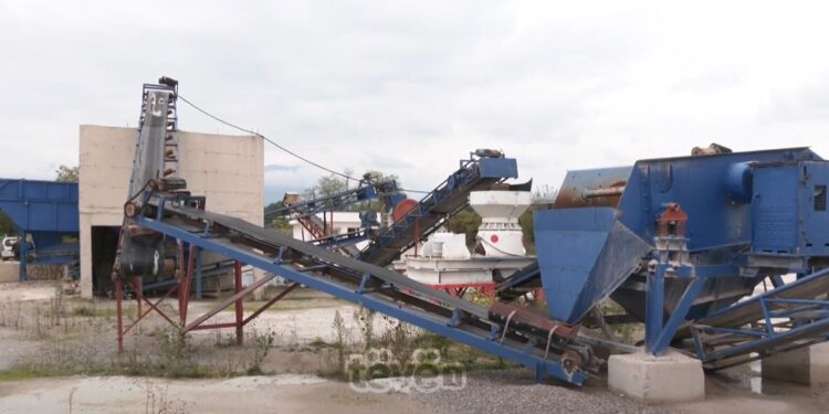 Gurëthyesit ende në pritje të licencave, nga opozita akuzojnë KPMM-në për ndikim nga politika