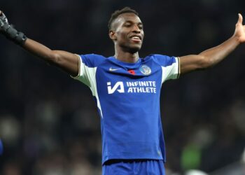 Jackson rinovon kontratën me Chelsean