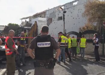 Hezbollahu lëshon mbi 100 raketa në Izrael pas vrasjes së komandantit të lartë