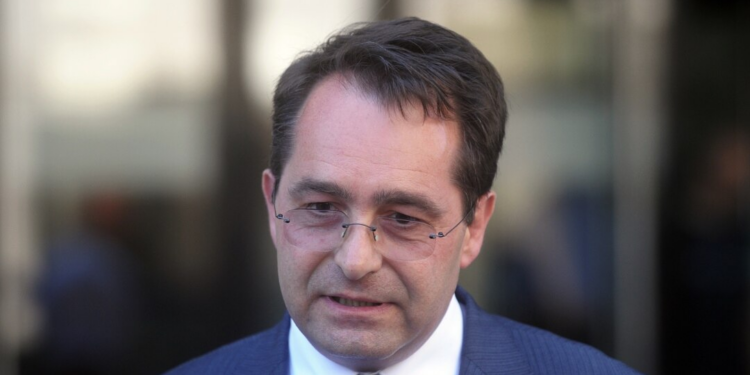 Peci e cilëson akt të turpshëm të Policisë arrestimin e politikanit Arsenijeviq