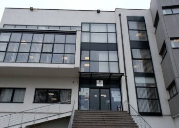 Kërkohet paraburgim ndaj të dyshuarit që u kap me dy qese narkotikë në Gjakovë