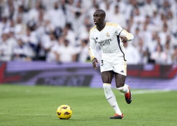 Mendy rinovon kontratën me Real Madridin
