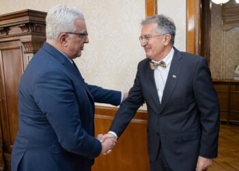 Kreyparlamentari i Malit të Zi prezanton kërkesat e Vuçiqit për Kosovën