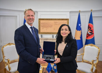Osmani pret në takim Shefin e ri të Zyrës së BE-së në Kosovë