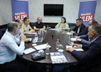 VLEN-i mblidhet para interpelancës ndaj Gashit për incidentin me Vjosa Osmanin në aeroport: Ka përpjekje për destabilizim