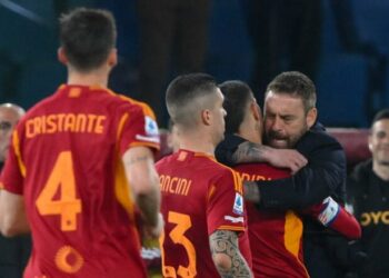 Lojtarët e Romës të pakënaqur për shkarkimin e De Rossit