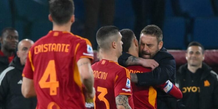 Lojtarët e Romës të pakënaqur për shkarkimin e De Rossit