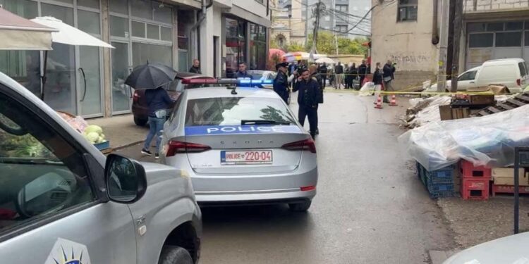 Gjashtë plumba u shkrepën në drejtim të 40-vjeçarit që u plagos sot në Mitrovicë, po trajtohet në QKUK