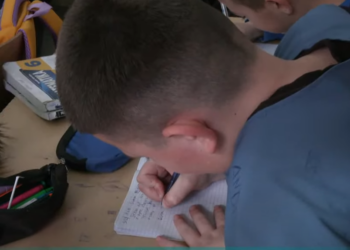 S’i mori paratë për libra e i papunë, prindi nga Fushë-Kosova i ndalon fëmijët nga shkolla