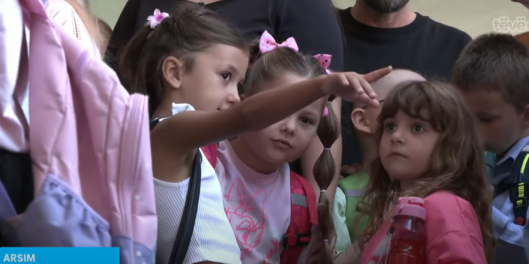 Si u realizua dita e parë e mësimit tërëditor në kryeqytet?