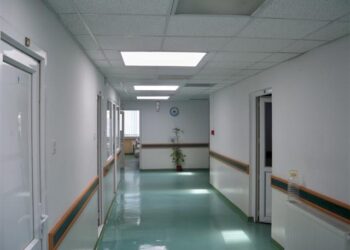 Mjekja në Gjakovë ngrit dyshimet se një fëmijë mund të jetë keqtrajtuar