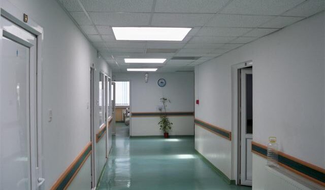 Mjekja në Gjakovë ngrit dyshimet se një fëmijë mund të jetë keqtrajtuar