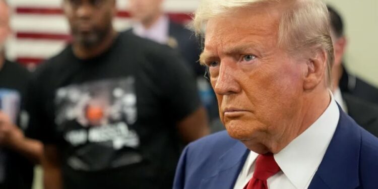 Zëdhënësi i fushatës së Trump: Të shtëna me armë zjarri pranë ish-Presidentit