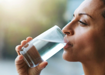 Çfarë i ndodh organizmit kur nuk pini ujë?