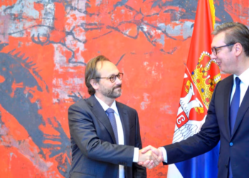 Vuçiq bisedon për Kosovën me ambasadorin e BE-së në Serbi