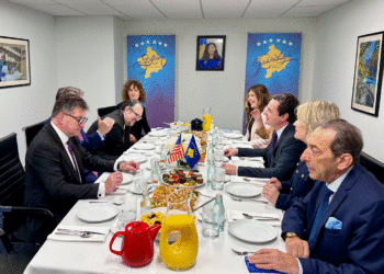 Lajçak pas takimit me Kurtin : U pajtuam se zbatimi i shpejtë i marrëveshjes s’ka alternativë