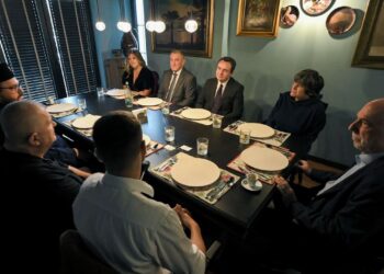 Kurti takohet me Çanakun dhe mitropolin e Kishës Ortodokse të Malit të zi, flasin për raportet Kosovë-Serbi