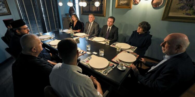 Kurti takohet me Çanakun dhe mitropolin e Kishës Ortodokse të Malit të zi, flasin për raportet Kosovë-Serbi