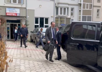 Kasanof në veri të Mitrovicës, takon shoqërinë civile