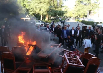 SHBA-ja i bënë thirrje për dialog spektrit politik në Shqipëri