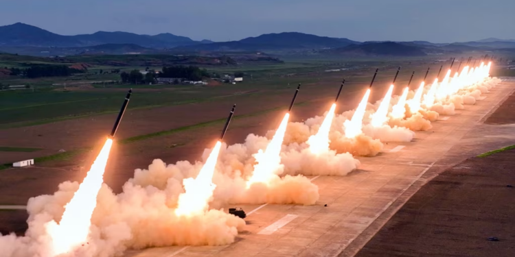 Koreja e Veriut kërcënon me armë bërthamore nëse sulmohet