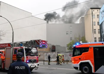 Një restorant në Berlin përfshihet nga zjarri, mbi 100 zjarrfikës u angazhuan për shuarjen e tij
