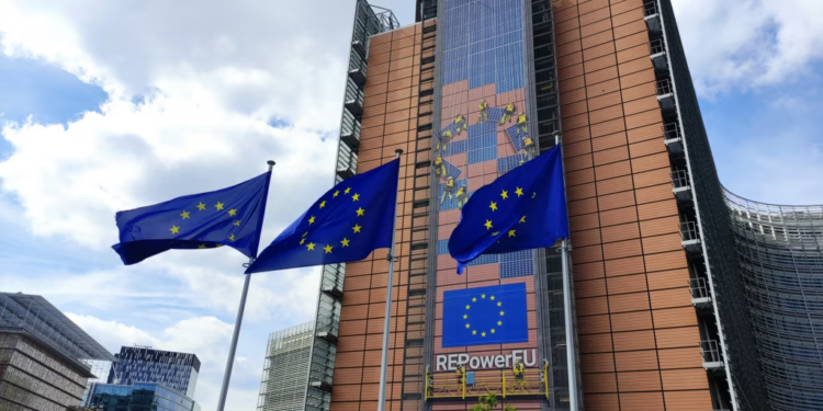 Raporti i Komisionit Evropian – priten kritika për Kosovën dhe Serbinë në raport me dialogun