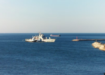 Arrin në Shëngjin anija italiane me migrantë