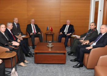 Sveçla takohet me dy ministra turq, dënon ashpër sulmin në Ankara