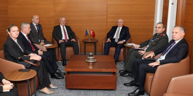 Sveçla takohet me dy ministra turq, dënon ashpër sulmin në Ankara