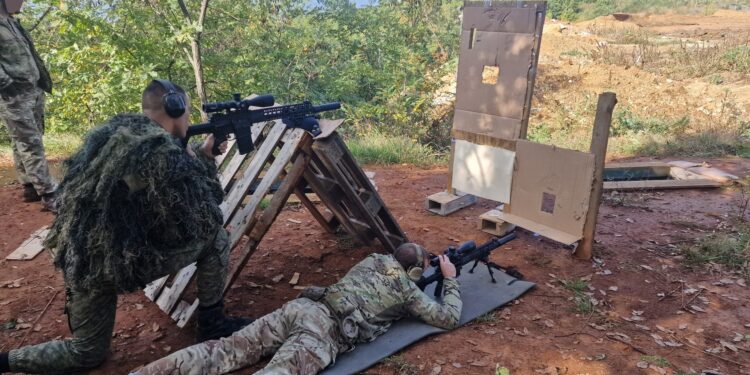 Ushtarët e FSK-së përfundojnë kursin për snajper dhe nënoficer