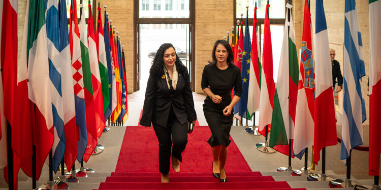 Osmani në takim me ministren gjermane: Serbia dhe Vuçiq po pengojnë integrimin e serbëve të Kosovës