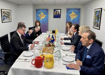 Lajçak pas takimeve me Osmanin e Kurtin: Diskutimet do ndihmojnë në krijimin e zgjidhjeve