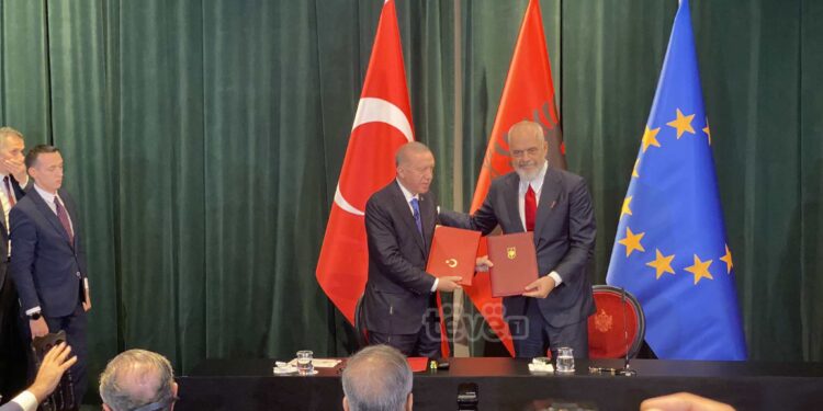 Nënshkruhen disa marrëveshje mes Turqisë dhe Shqipërisë