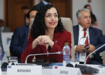 Osmani me ftesë të Macron udhëton për në Francë