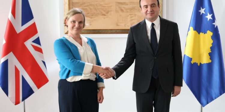 Britania përshëndet vendimin e Qeverisë për të ndryshim të masës ndaj mallrave serbe