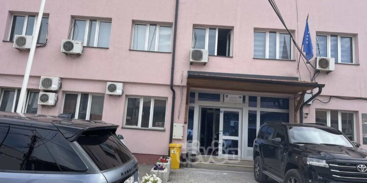 Sveçla, Krasniqi e Muja vizitojnë ish-objektin e strukturave paralele serbe tashmë i kthyer në Ministrinë e Punëve të Brendshme
